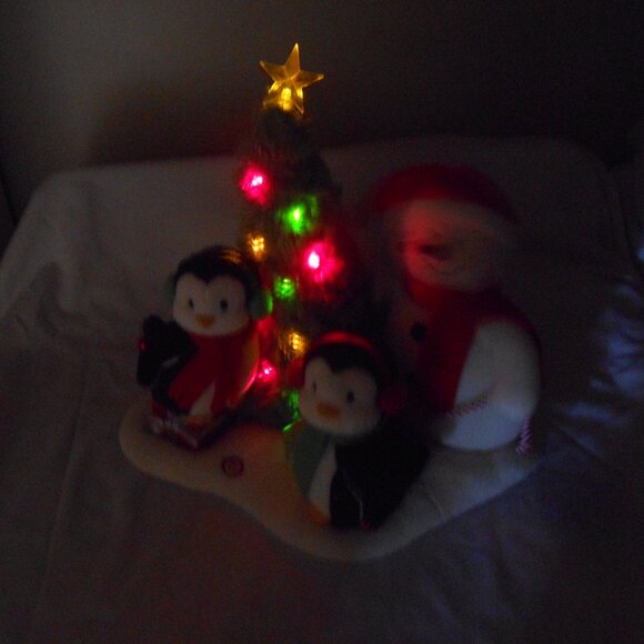 HALLMARK ANIMATED MUSICAL PLUSH PENQUINS SNOWMAN DECOR  ROCKIN AROUND 🎄 WORKS - Picture 4 of 10